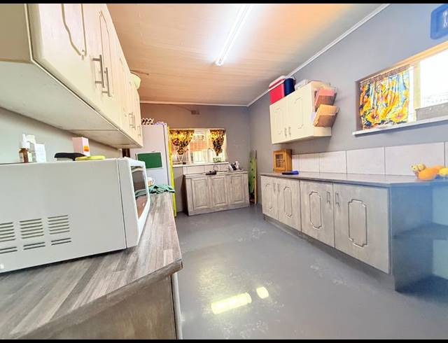 3 BEDROOM HOUSE FOR SALE IN VANDERBIJLPARK CE 2